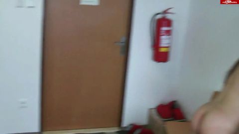 Anal Qual in der BUcherei – Mit Creampie mit Nikki-Heat