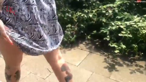 Cat-Coxx - Public extrem einfach auf den Gehweg gepisst [HD 720P]