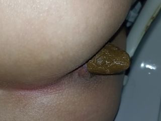 Daniita07 – Latina big poop and pee [HD] - Screenshot 2