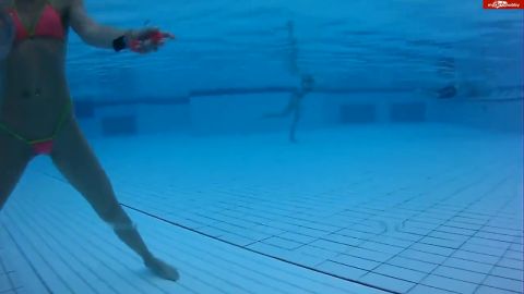 HornyRoxy - Usertreffen im Schwimmbad Part 4 Unterwasser Cam [HD 720P]