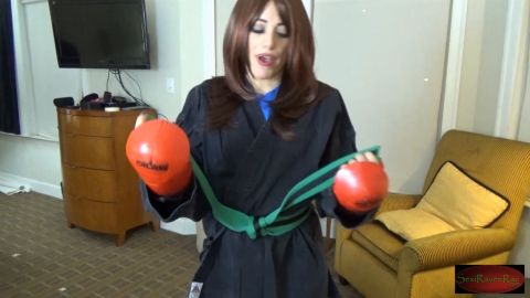 Sexiravenrae - Raven Rae - A Few Good Kicks To The Head [HD 1280P]