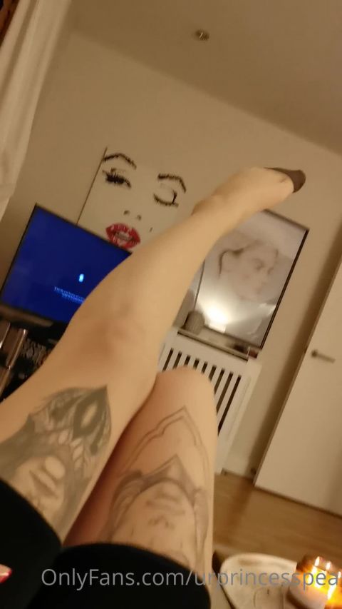 OnlyFans urprincesspea-17-12-2020-190170227-Come chill with me on the sofa