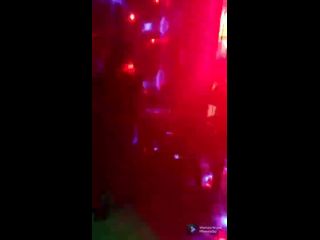 lauracoliin – shitting in disco [SD 478P] - Screenshot 1