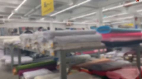 SteffiBlond - Public auf die Bettdecke genässt - Im Bettengeschäft musste ich so d... [HD 720P]