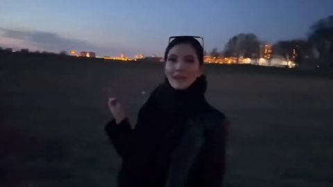 SugarLina - Rauchfetisch Video mit Sugarlina auf dem Feld [HD 720P]