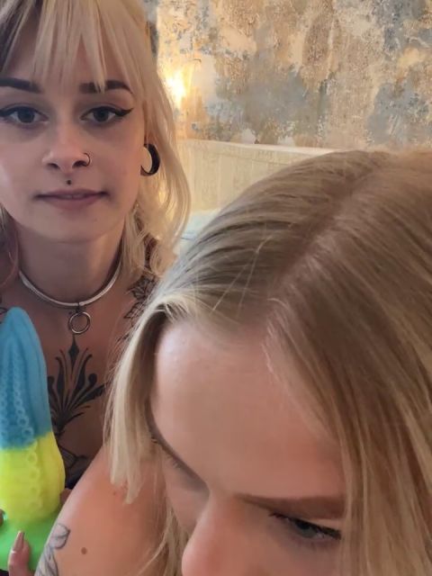 SallyDinosaur - Webcam Mit Freundin Part 1 [HD 720P]