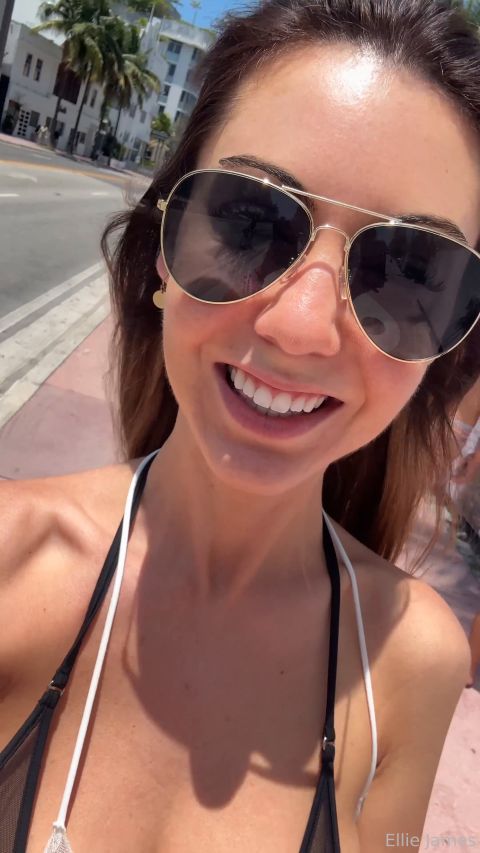 Lady In The Streets (elliejames) - Outdoor [4K 2160P]