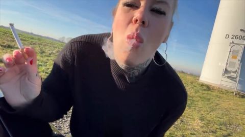 SteffiBlond - SMOKING ZIGARETTEN RAUCH BITCH [HD 720P]