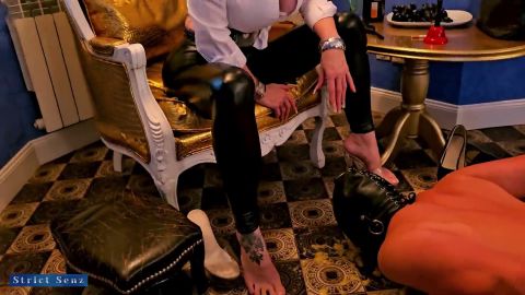 Strict_Senz - Miss Alessa Milano Crushing, Fütternde fußschuhreinigung, Spucken, O... [FullHD 1080P]