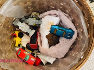 Layla Lee – Pooping on your toys! [HD 1280P] - Screenshot 5