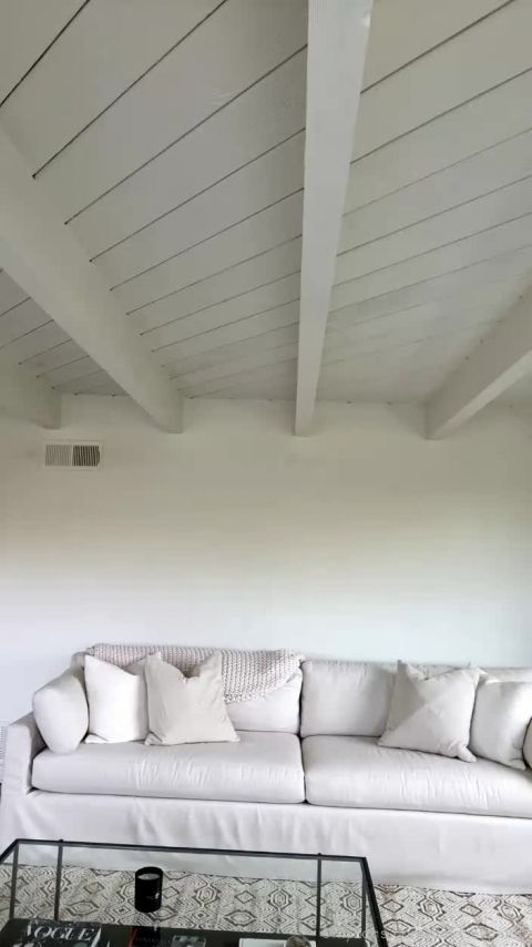 Lindsey Pelas - Live (2022) [SD 704P]