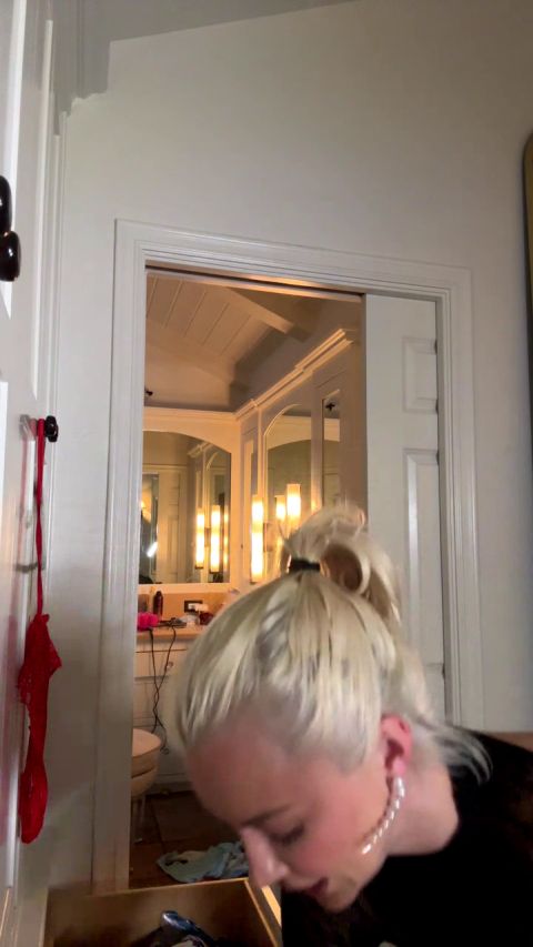 Lindsey Pelas - Livestream [SD 720P]