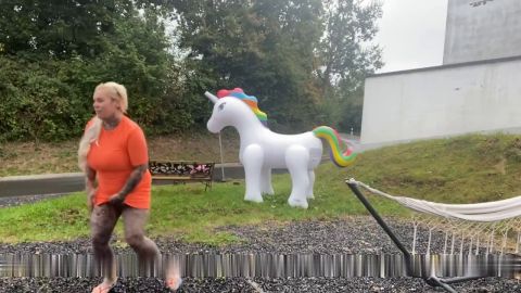 SteffiBlond - Vor die VILLA gepisst - SEI EIN EINHORN EINZIGARTIG & BEZAUBERND [HD 720P]