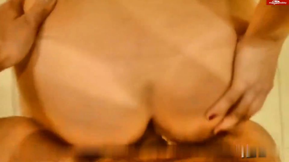 blondehexe - DREIST - MITTEN IN DER THERME GEFICKT [HD 720P]