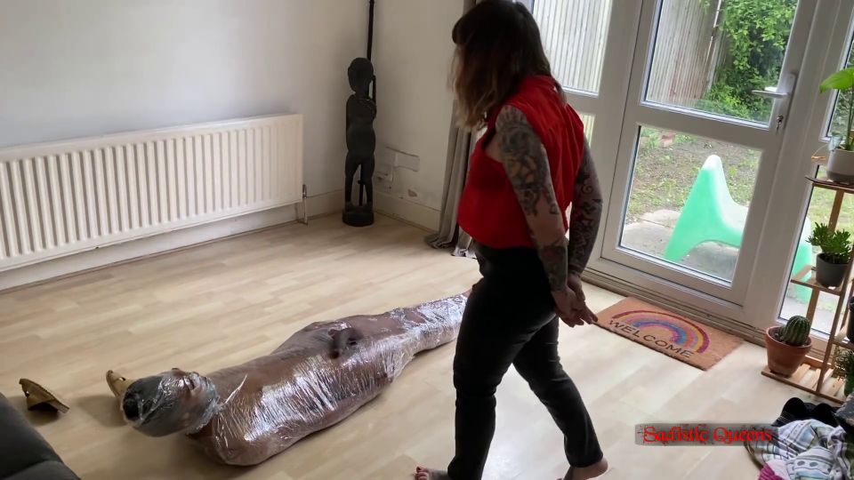 Sadistic Queens - Squishysax - Mistress Lola Noir - Ball Breaking Birkenstocks [FullHD 1080P]