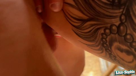 Lisa_Sophie - Riskanter Public Fick im Schuppen und der Nachbar war direkt daneben [FullHD 1080P]