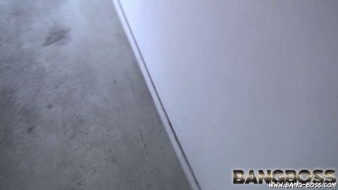 BANG-BOSS  - Geile Sau - Freundin beim Shoppen 2x gefickt und 2x schlucken lassen [FullHD 1080P]