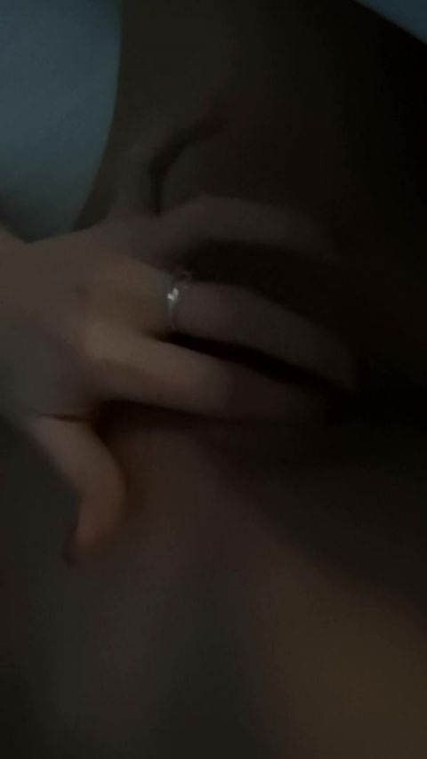 OnlyFans tiffanyleiddi-09-01-2020-122041710-Hummm_des_petites_caresses_au_reveil_j_adore_