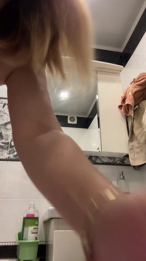 LarisaCum - Ich masturbiere in der Badewanne und streichelt meinen körper - Dann s... [FullHD 1080P]