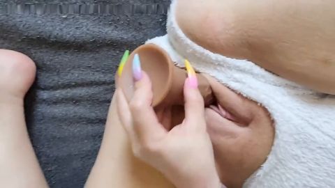 Jinyxx3 - Bunte schlampe lutscht und fickt ihr spielzeug bis zum Orgasmus [HD 720P]