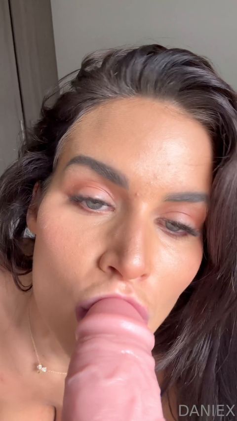 Danie Sommers - Dildo play in Bed [UltraHD 2K 1080P]