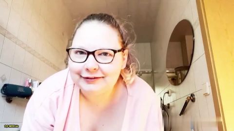 Laura-BBW - Erste Piss Compilation - Aufgenommen für eine Woche [HD 720P]