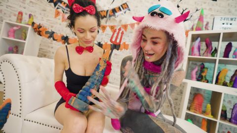 Anuskatzz - Double Trouble- Süßer Teufel spielt mit wilden Monster arsch [FullHD 1080P]