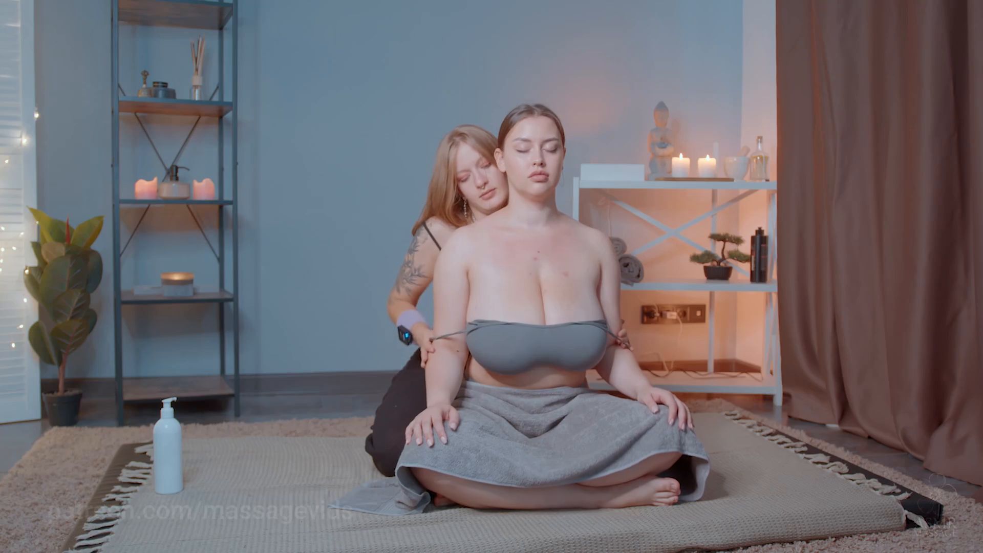 Eliz Gry - Relaxing Shoulders Massage By Yolana To Liza -