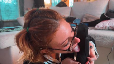 Elle Marz - Magic control - sweaty feet worship [FullHD 1920P]