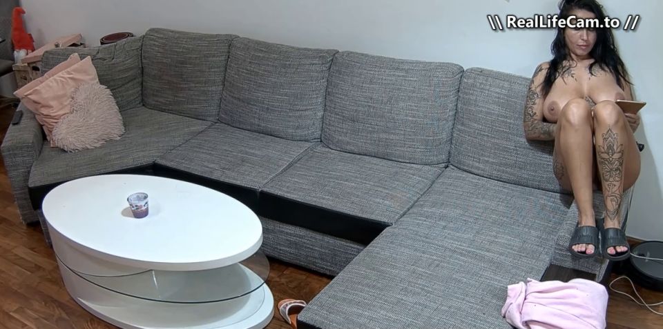 Reallifecam - Linda And Tibor Have Fun On Sofa 27.09.2025 [SD 600P]