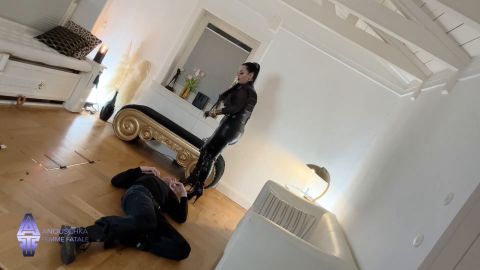 Anouschka Femme Fatale - Bad Luck Burglar [FullHD 1080P]