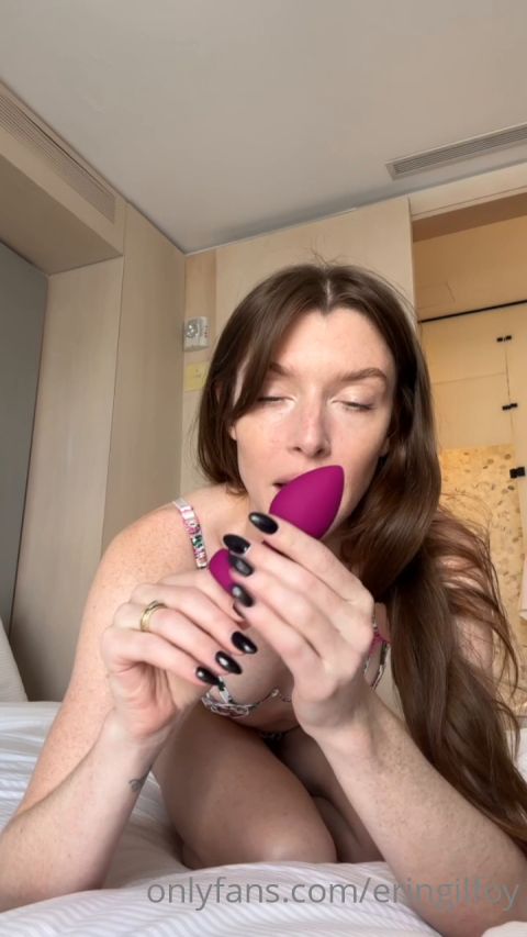 Erin Gilfoy - Sex Toy Haul [SD 720P]
