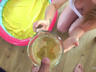 Mya Quinn - Piss pool