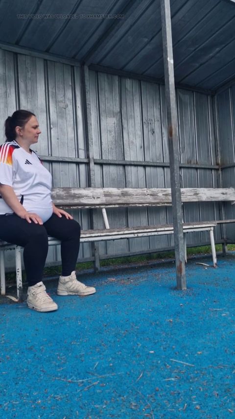 Saskialove87 - Schwangere deutsche Fußballmutter fickt im 9 Monate außerhalb [FullHD 1080P]