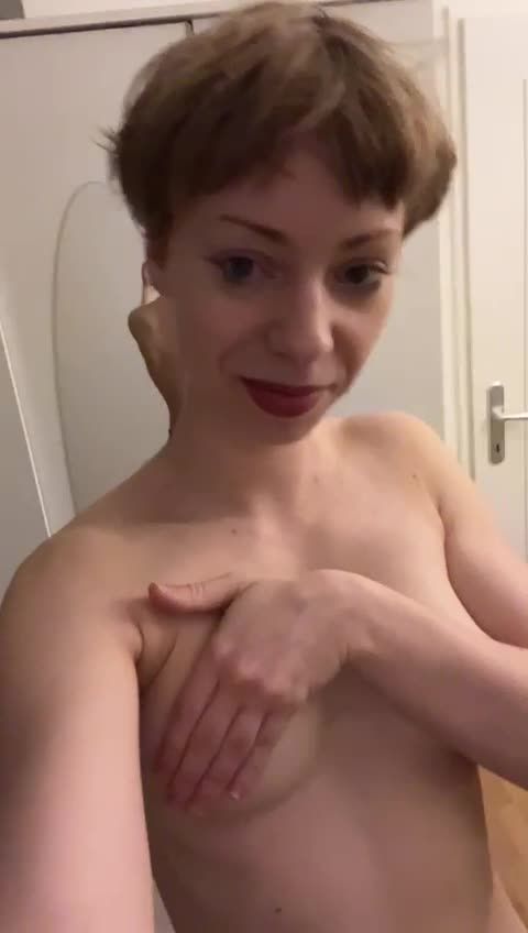 diewildeveganerin - Mirror Show [SD 480P]