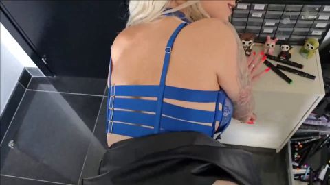 Valery_Venom - Von seinem Vater gebucht - Sven(19) im Elternhaus entjungfert [FullHD 1080P]