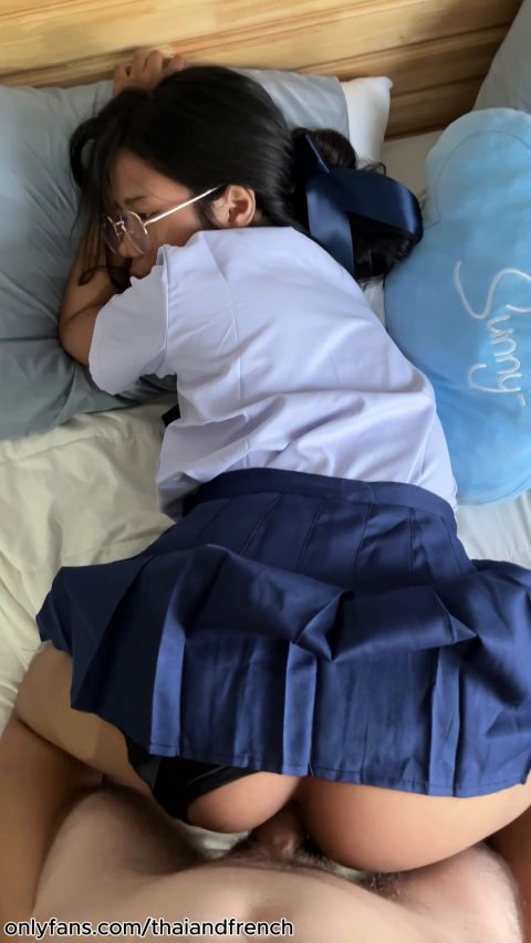 thaiandfrench - 18 years old Thai amateur getting fucked by French tourist [FullHD 1080P]