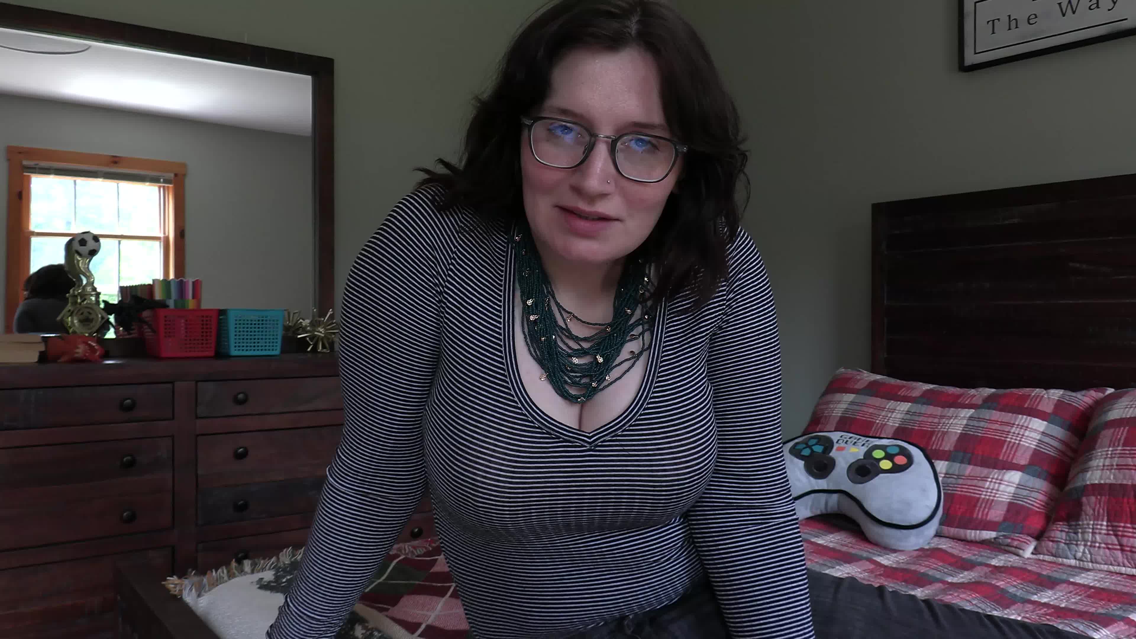 Bettie bondage - mom eavesdrops on taboo roleplay