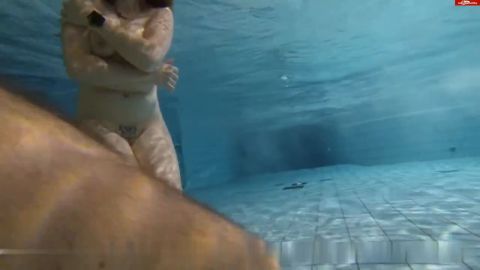 HornyRoxy - Stiefschwester beim Wixxen erwischt [HD 720P]