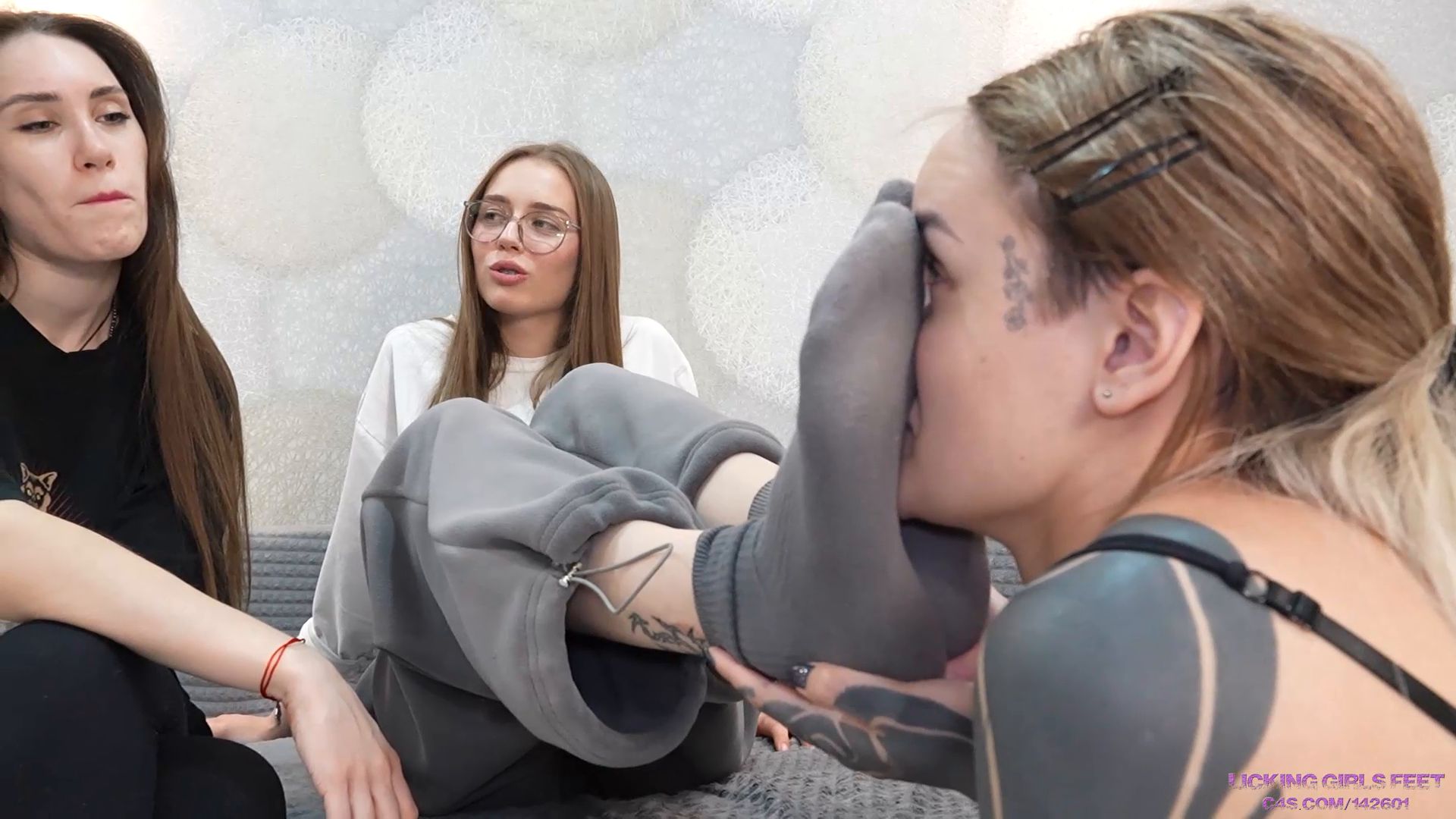 Licking Girls Feet - Dori And Sarah - Do You Like The Way We Smell After Training