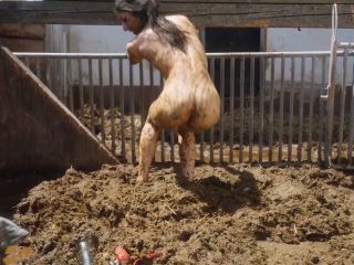 Going Crazy In Pigshit [HD] - Screenshot 4