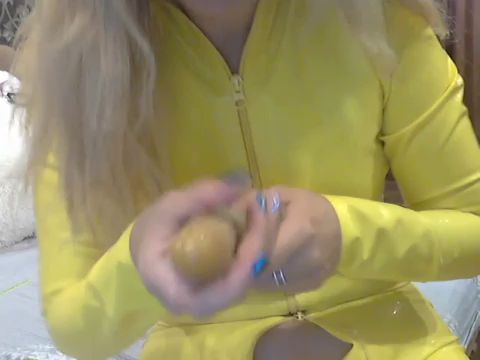 LarisaCum - Ich trage einen gelben Latexanzug - Fcke meine löcher und ficke meinen... [SD 360P]