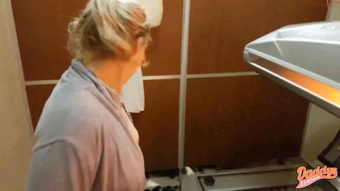 DaddysLuder - Gesichtsbesamung mitten in der Therme [FullHD 1080P]