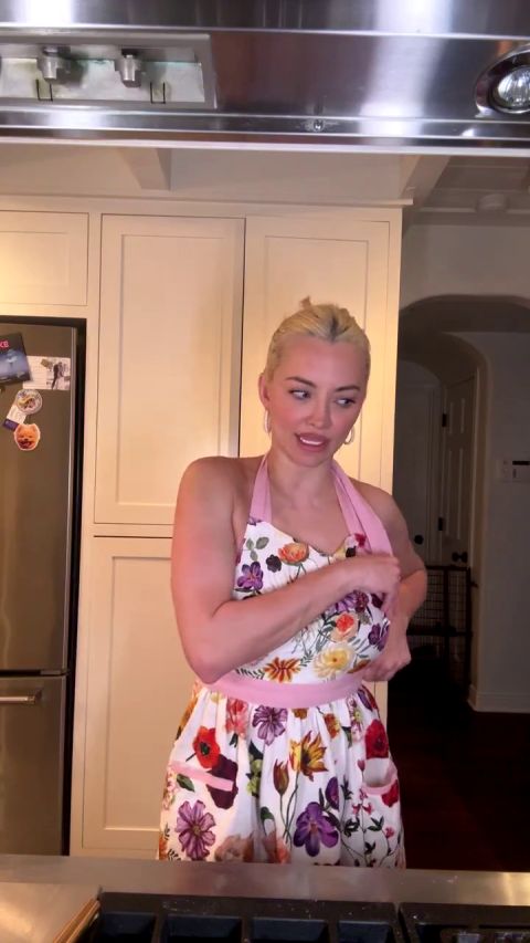 Lindsey Pelas - Livestream [SD 720P]