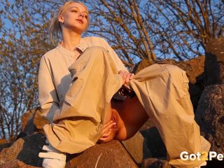 Leopardprint Pissing [FullHD 1920P] - Screenshot 3