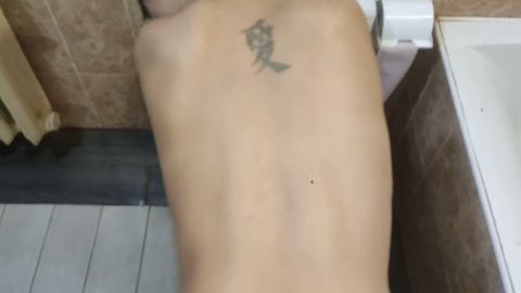 DirtyLubov - Muschi lecken im badezimmer, geile schwarzhaarige [HD 720P]