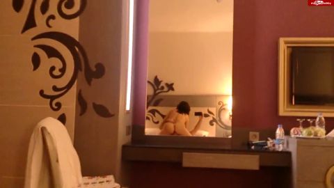 nylonwife - Cuckold trinkt an der Hotelbar mein Masseur fickt mich im Zimmer [HD 720P]
