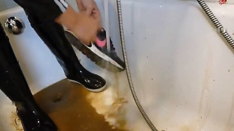 Shinylady2015 - Schuhsklave gesucht - Bewirb Dich jetzt - Die dreckigsten Sneaker ... [HD 720P]