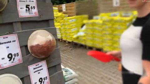 SteffiBlond - Ex Nachbarn getroffen - ob er weiß was ich treibe - Komm wir pissen ... [HD 720P]