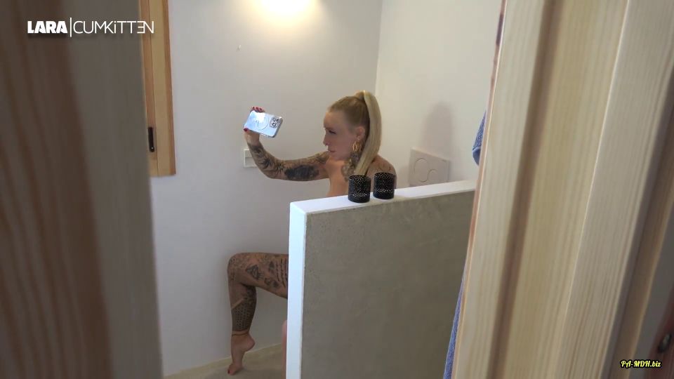 Lara-CumKitten - XXL Cumshot GESCHLUCKT - Beim heimlichen wixxen ERWISCHT [FullHD 1080P]